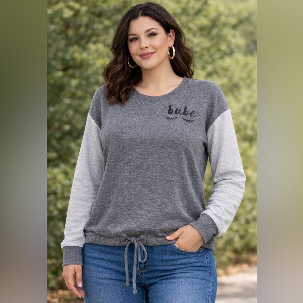 Zoe + Liv “Babe” Graphic Sweatshirt Top Small Gray Colorblock Lounge Pullover
